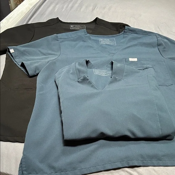 Figs women’s scrub tops in black + harbor grey + 2 black pants - Picture 2 of 2